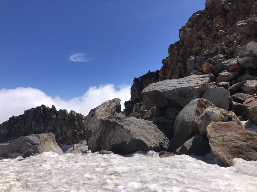 残雪エリアあともう少しで山頂